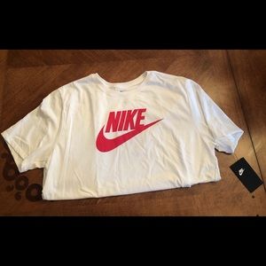 Men’s XL Nike Tee